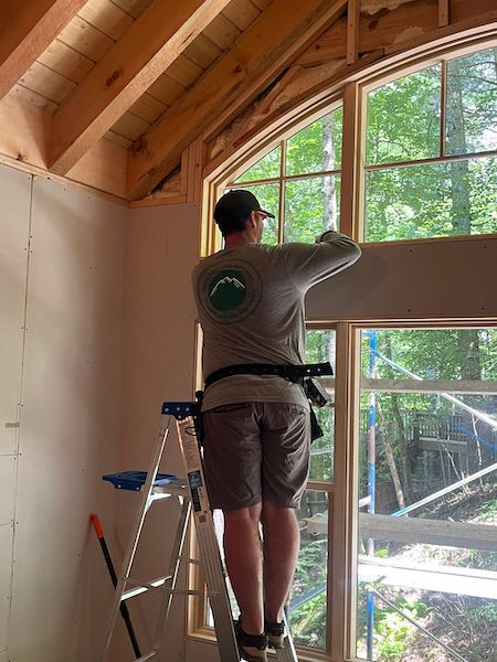 Cabin Great Room Drywall & Finish: photo 10 of 21