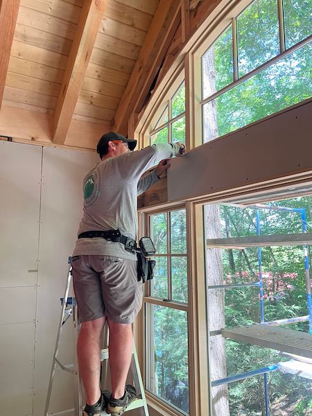 Cabin Great Room Drywall & Finish: photo 11 of 21