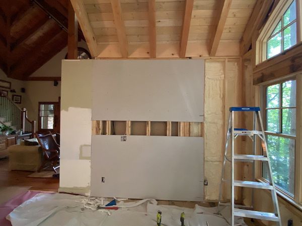 Cabin Great Room Drywall & Finish: photo 14 of 21